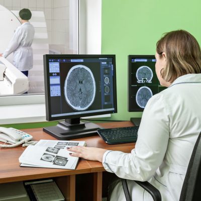 MRI głowy - mózgowia bez i po kontraście (CM)